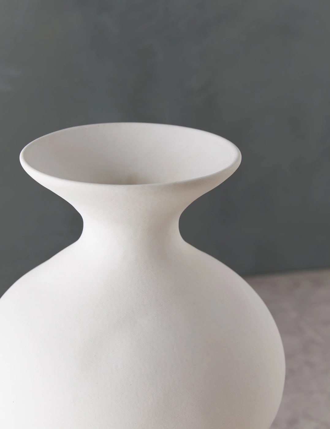 Sculptural Calista Ceramic Vase - Photo 2