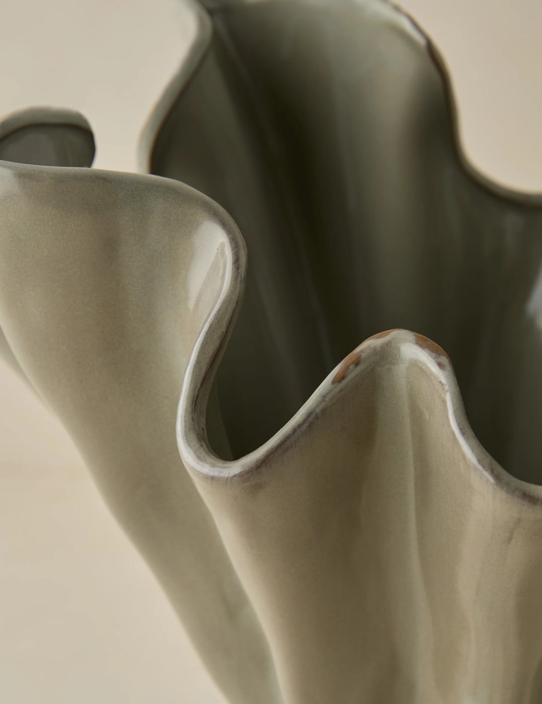 Ruffled Stoneware Darcia Vase - Photo 4