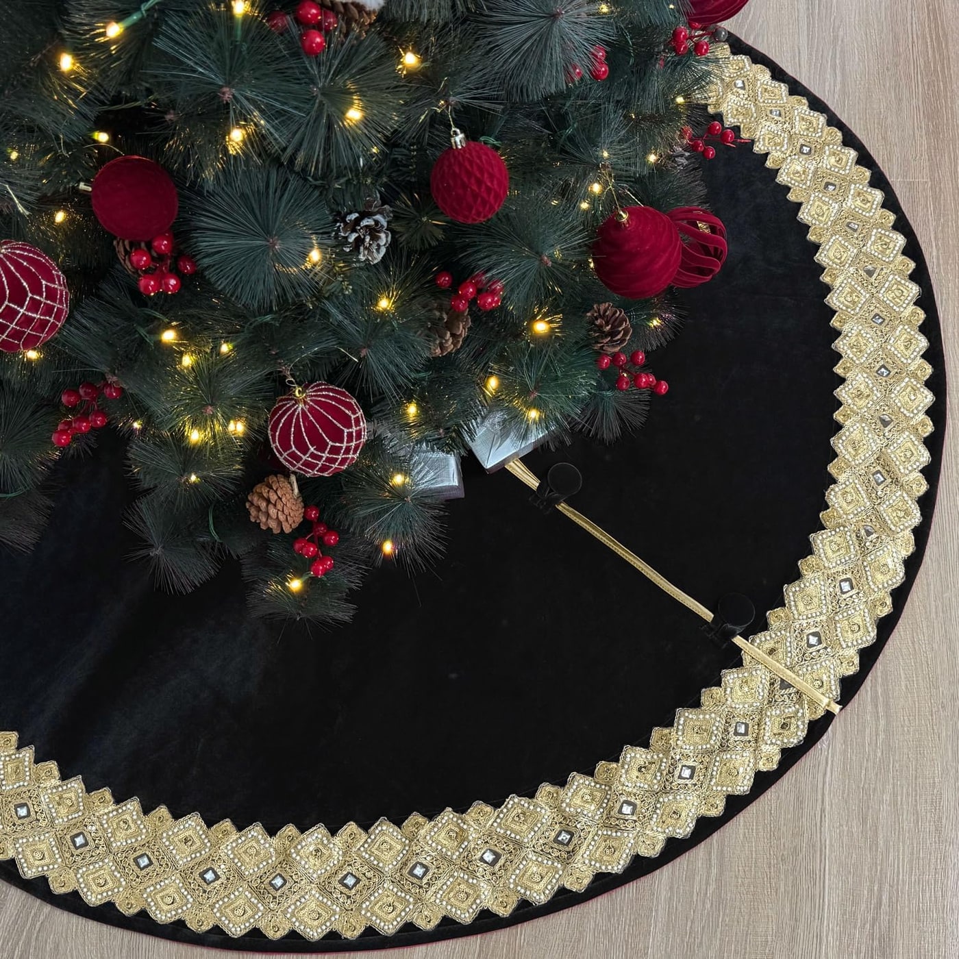 60-Inch Venetian Gilded Velvet Christmas Tree Skirt - Black